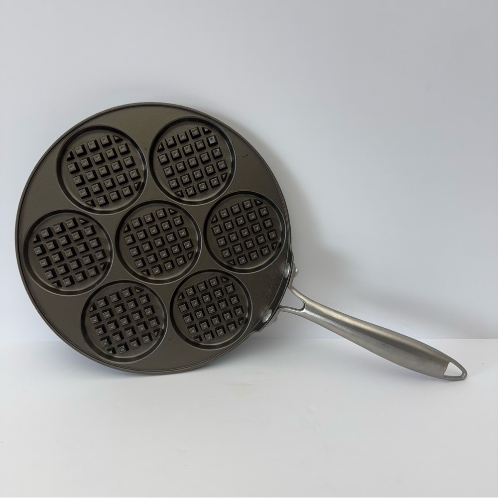 Nordic Ware USA Silver Dollar Waffle Pan 7 Well Nonstick Cast Aluminum 10”